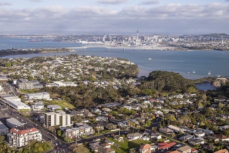 Photo of property in 1/104 Mokoia Road, Birkenhead, Auckland, 0626