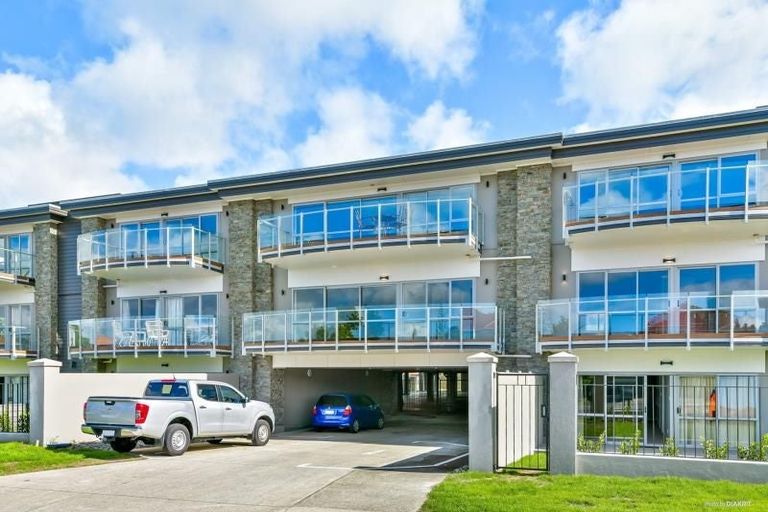 Photo of property in 302/252 Centreway Road, Orewa, 0931