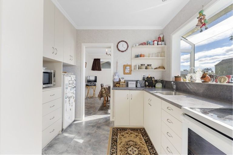 Photo of property in 6 Cohen Place, Milson, Palmerston North, 4414