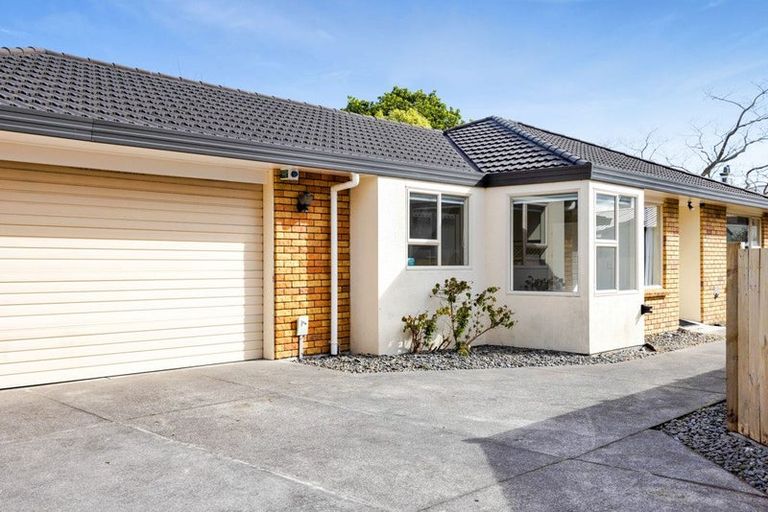 Photo of property in 1 Manse Street, Hawera, 4610