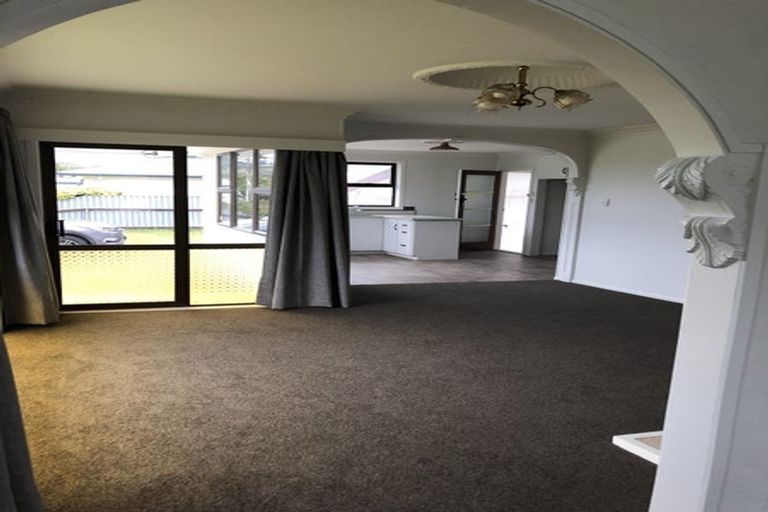 Photo of property in 10 Warwick Crescent, Taradale, Napier, 4112