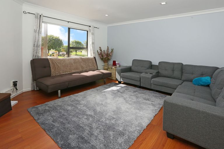 Photo of property in 8 Chardonnay Rise, Henderson, Auckland, 0612