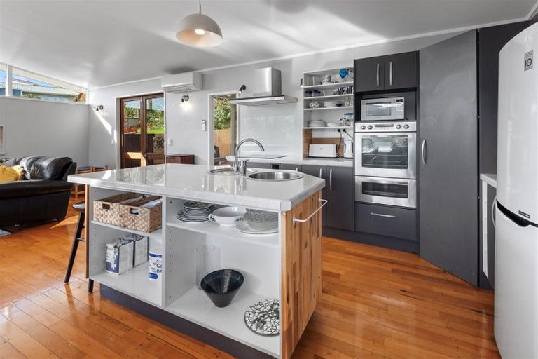 Photo of property in 42 Hilltop Avenue, Morningside, Whangarei, 0110