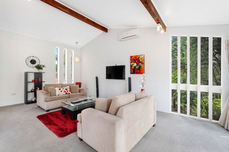 Photo of property in 13 Tyrian Close, Half Moon Bay, Auckland, 2012