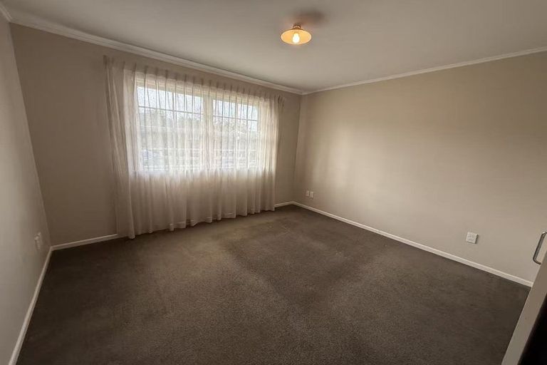 Photo of property in 69 La Rosa Street, Green Bay, Auckland, 0604