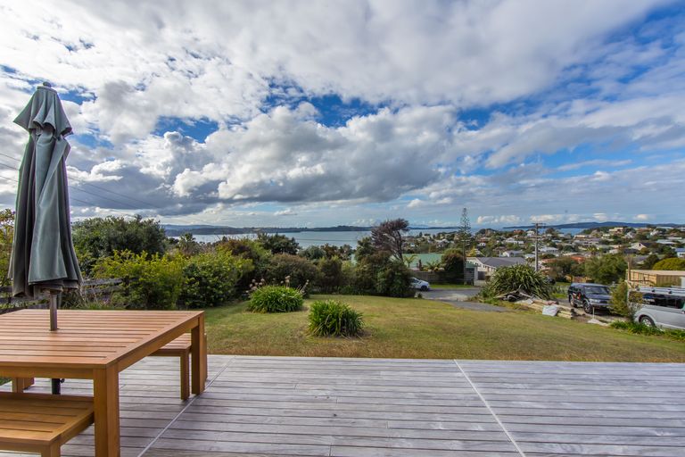 Photo of property in 20 Rangimaarie Crescent, Snells Beach, 0920