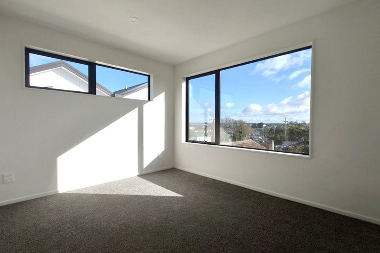 Photo of property in 5/113 Te Atatu Road, Te Atatu South, Auckland, 0610
