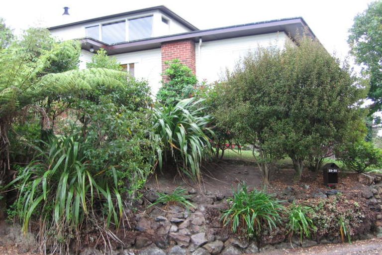 Photo of property in 23 Harrybrook Road, Green Bay, Auckland, 0604