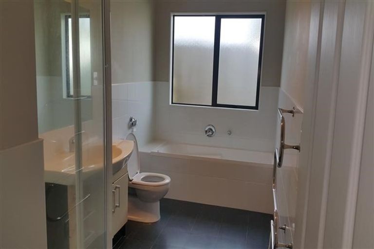 Photo of property in 77e Sturges Road, Henderson, Auckland, 0612