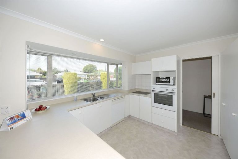 Photo of property in 141 Avonhead Road, Avonhead, Christchurch, 8042