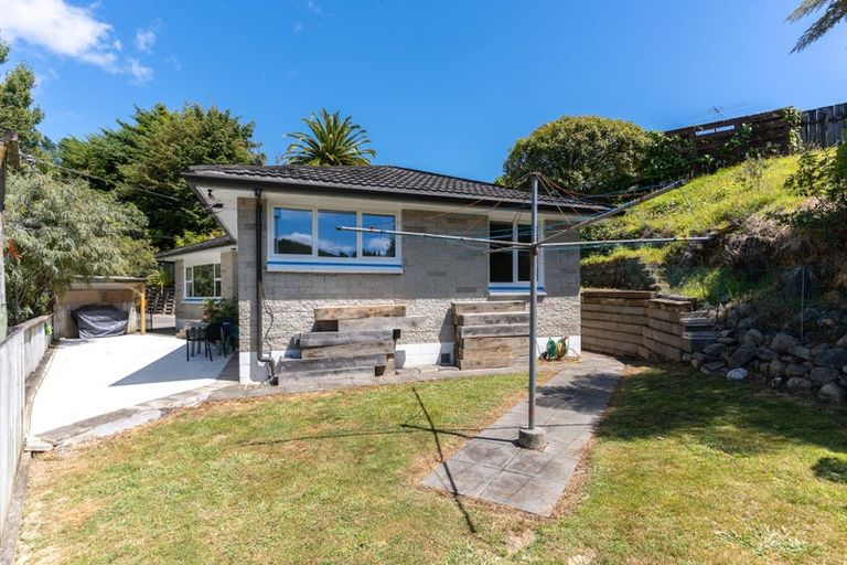 Photo of property in 20 Pinehaven Road, Pinehaven, Upper Hutt, 5019