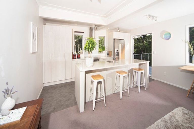 Photo of property in 44 Minnehaha Avenue, Titirangi, Auckland, 0604