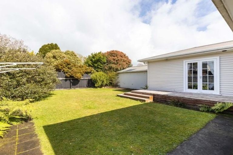 Photo of property in 6 Rarawa Place, Vogeltown, New Plymouth, 4310