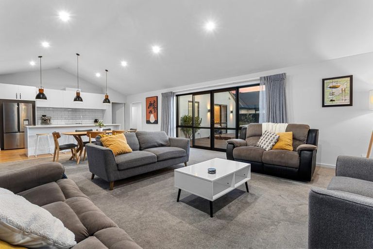 Photo of property in 14 Chatsworth Avenue, Rangiora, 7400