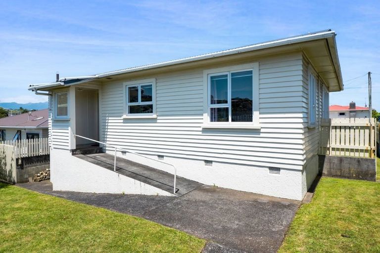 Photo of property in 8 Lydford Place, Spotswood, New Plymouth, 4310
