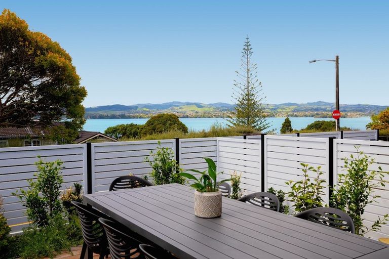 Photo of property in 253 Devonport Road, Tauranga, 3110