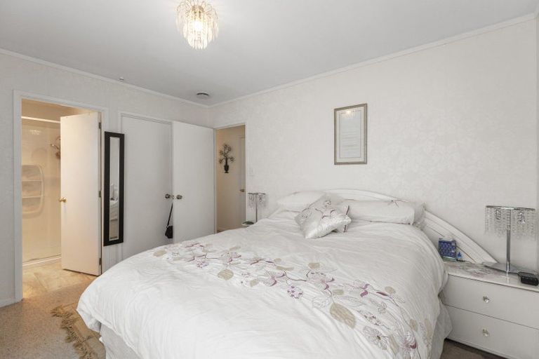 Photo of property in 27 Brookesmith Drive, Waiuku, 2123