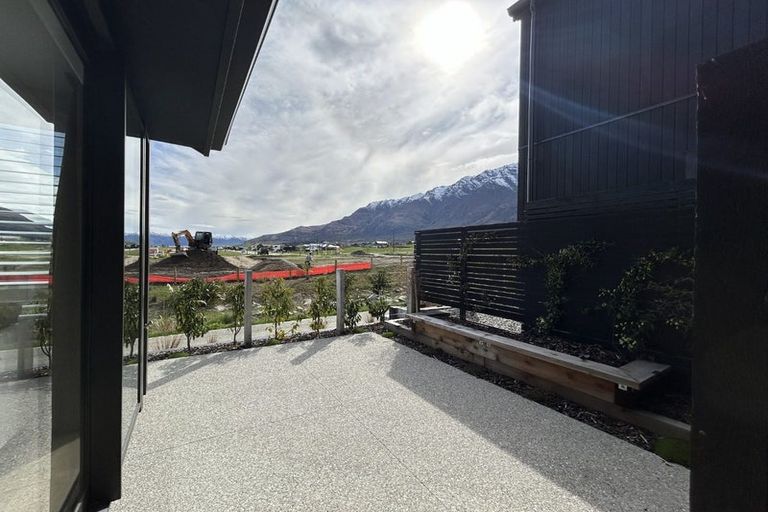 Photo of property in 6 Chapman Way, Jacks Point, 9371