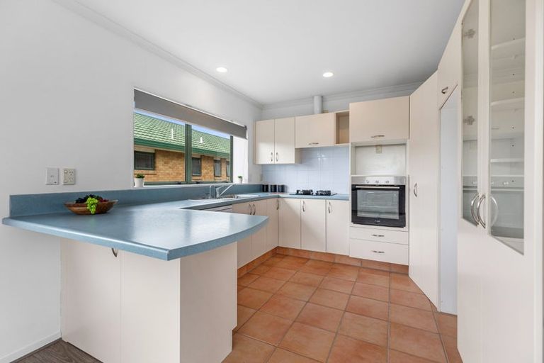 Photo of property in 5 Burnt Oak Drive, Pyes Pa, Tauranga, 3112