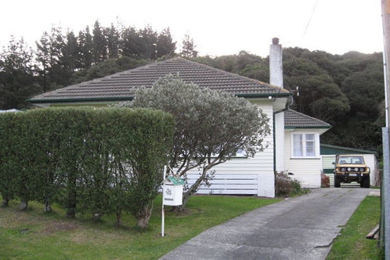 Photo of property in 34 Lees Grove, Wainuiomata, Lower Hutt, 5014