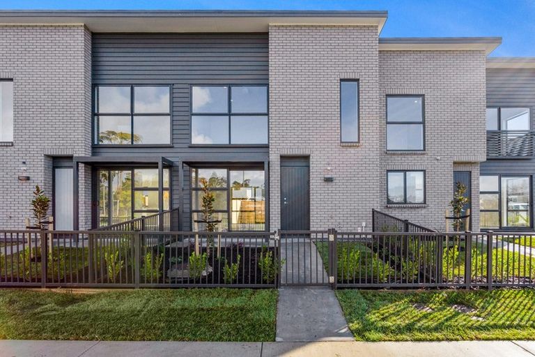 Photo of property in 79 Mettam Drive, Swanson, Auckland, 0614