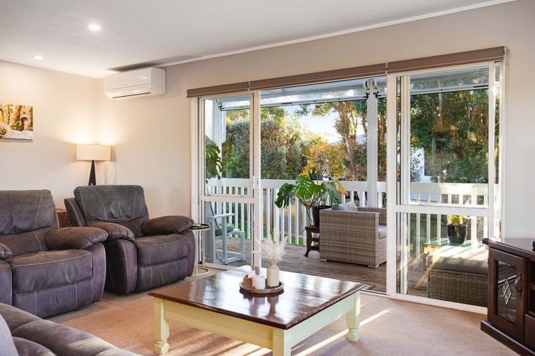 Photo of property in 37 Charlotte Street, Stanmore Bay, Whangaparaoa, 0932