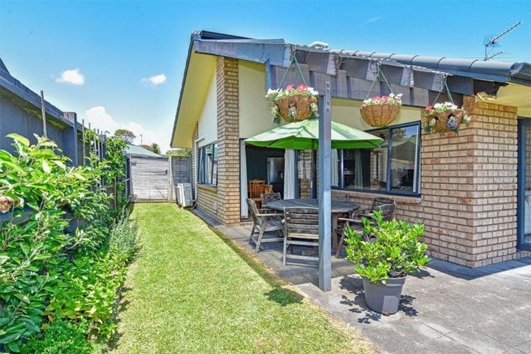 Photo of property in 15 Rossiter Avenue, Waiuku, 2123
