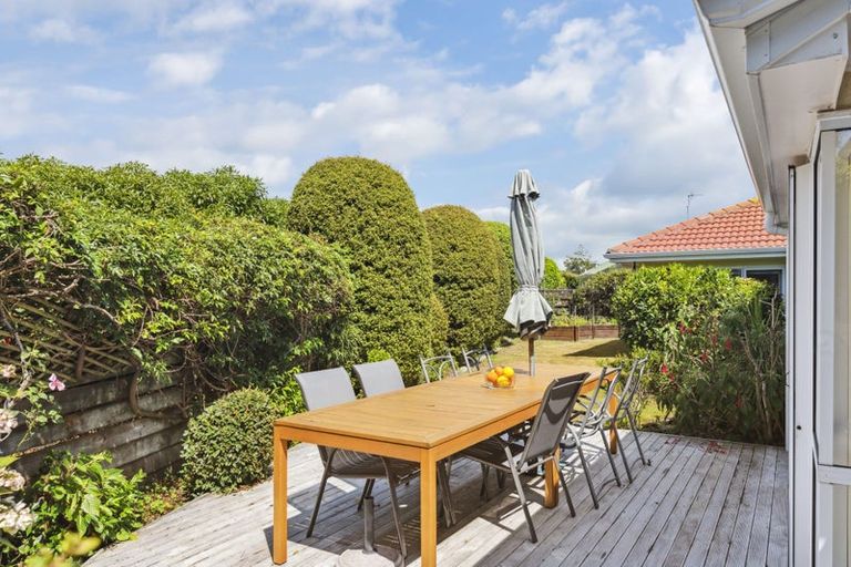 Photo of property in 13 Runanga Grove, Waikanae, 5036