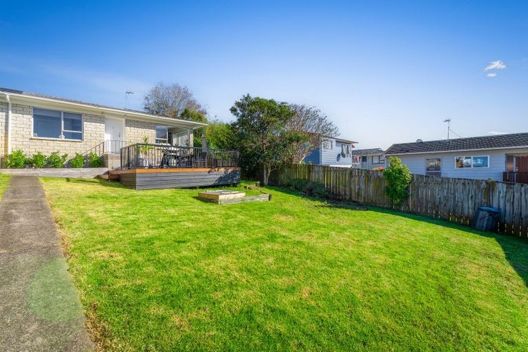 Photo of property in 2/14 Kingussie Place, Highland Park, Auckland, 2010