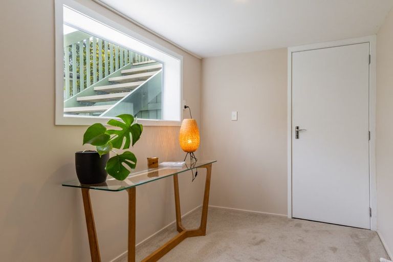 Photo of property in 18 Blakeborough Drive, Forrest Hill, Auckland, 0620