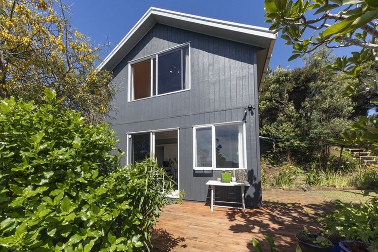 Photo of property in 46 Rayner Road, Piha, New Lynn, 0772