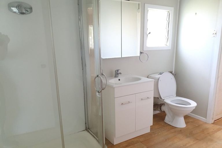 Photo of property in 10 Red Hills Road, Massey, Auckland, 0614