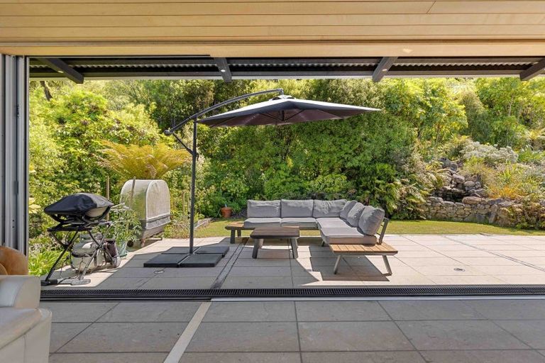 Photo of property in 43 Whakamoenga Point, Acacia Bay, Taupo, 3385