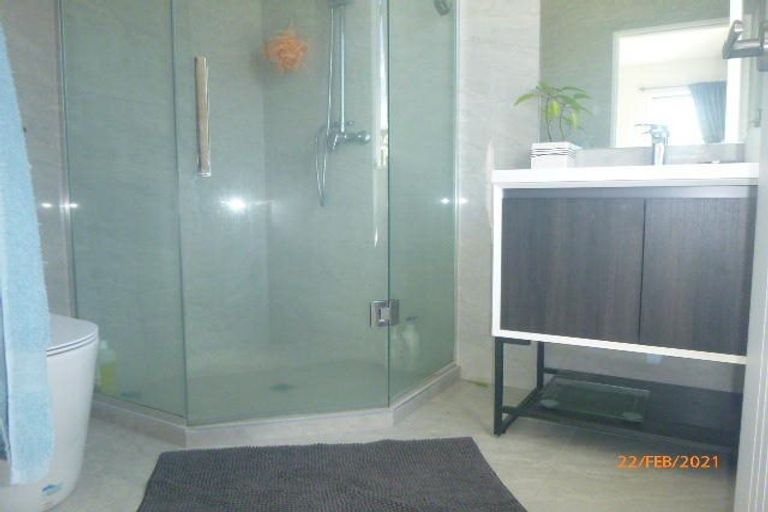 Photo of property in 16 Ropere Street, Kumeu, 0810