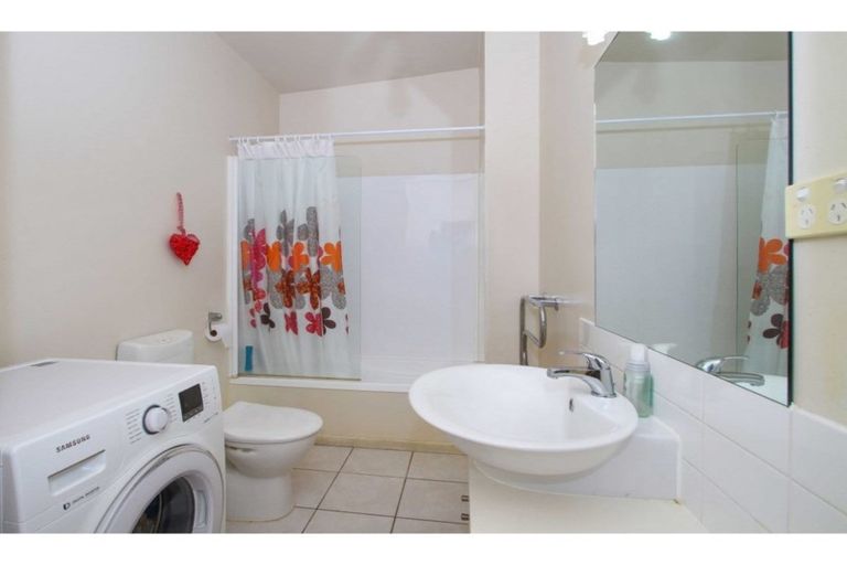 Photo of property in 1/206 Manuka Road, Bayview, Auckland, 0629