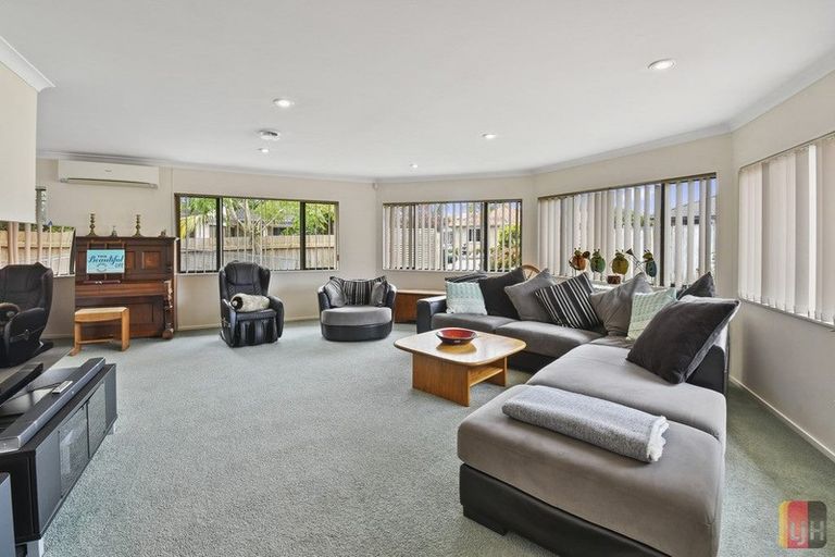 Photo of property in 17 Castlehill Court, Wattle Downs, Auckland, 2103