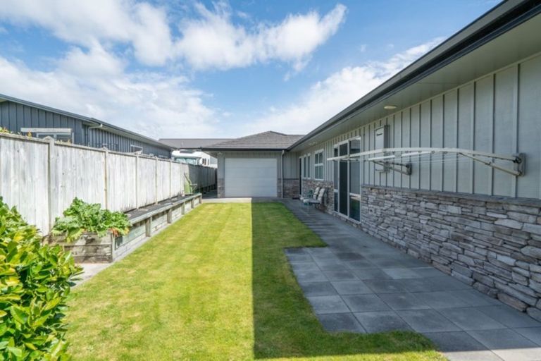 Photo of property in 30 Pukenamu Road, Rainbow Point, Taupo, 3330