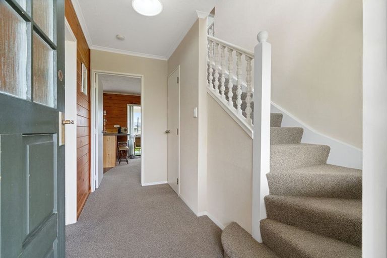 Photo of property in 16 Ryder Crescent, Levin, 5510