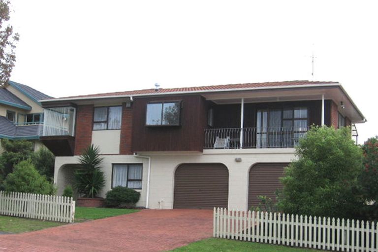 Photo of property in 18 Sturm Avenue, Massey, Auckland, 0614