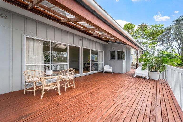 Photo of property in 21 Ocean View Road, Hatfields Beach, Orewa, 0931