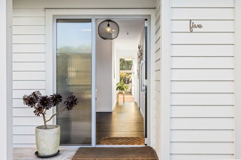 Photo of property in 5 Wrybill Way, Point Wells, Warkworth, 0986