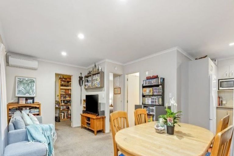 Photo of property in 18 Kittiwake Drive, Schnapper Rock, Auckland, 0632