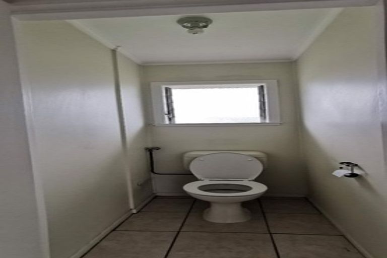 Photo of property in 2/1 Chevis Place, Pakuranga, Auckland, 2010