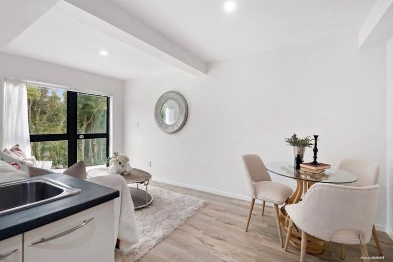 Photo of property in 2/54 Stapleford Crescent, Browns Bay, Auckland, 0630