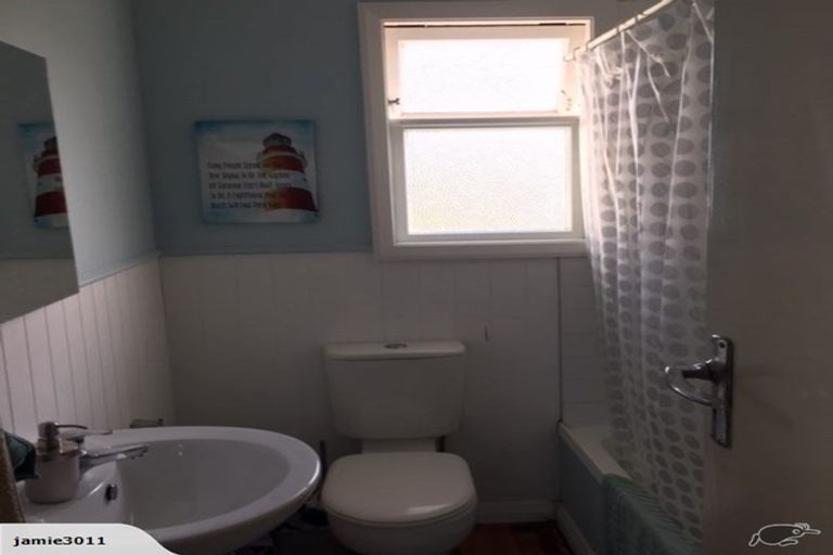 Photo of property in 19 Woburn Road, Northland, Wellington, 6012