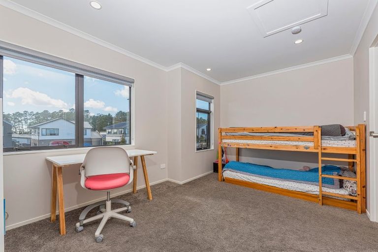 Photo of property in 4 Lumbarda Drive, Kumeu, 0810