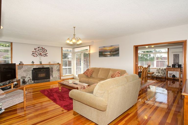 Photo of property in 7 Droylsden Place, Palmerston North, 4410