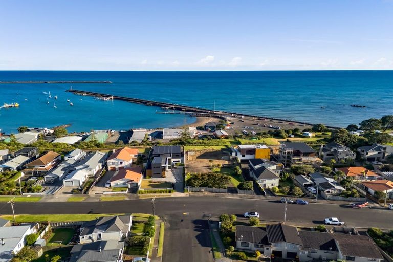 Photo of property in 38 Birdwood Avenue, Moturoa, New Plymouth, 4310