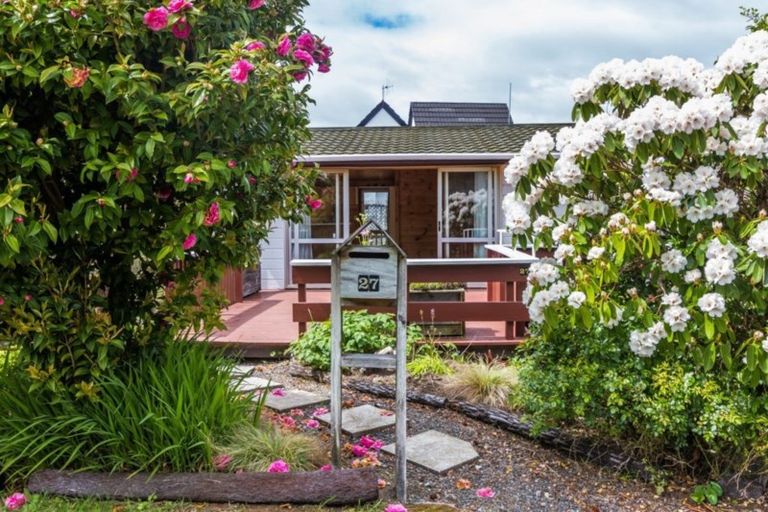 Photo of property in 27 Titoki Avenue, Waipahihi, Taupo, 3330