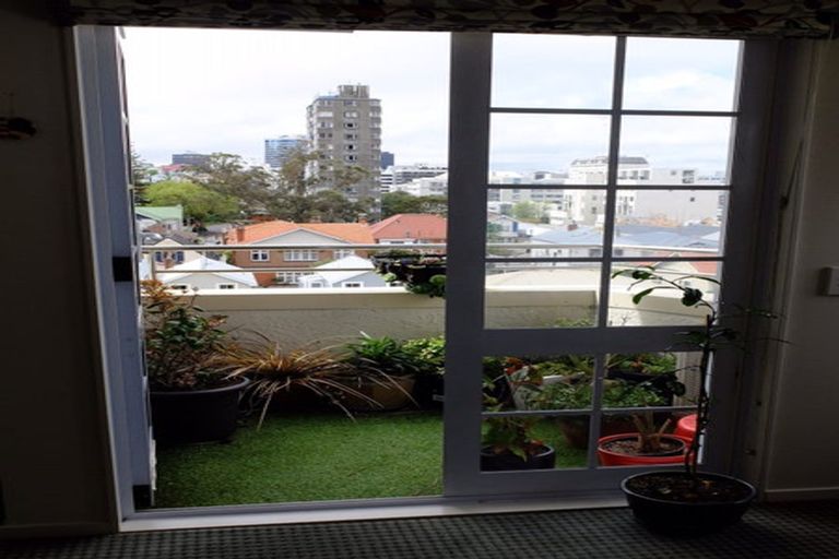 Photo of property in Winslow Apartments, 12/2 Ohiro Road, Aro Valley, Wellington, 6021